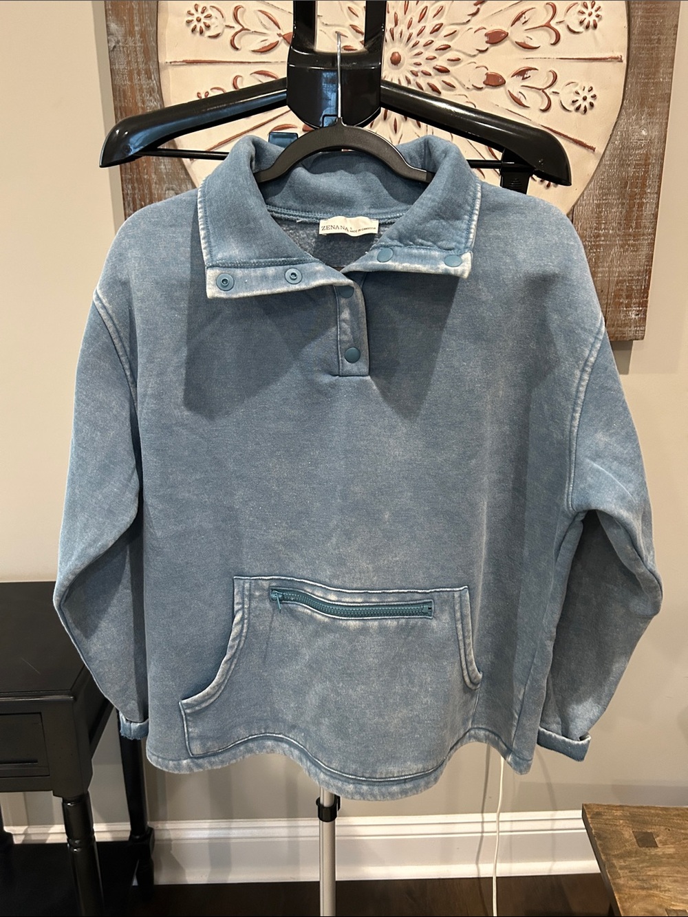 Zenana Woman’s oversized Small! Acid Washed Blue Pullover Jacket with kangaroo